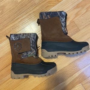 Snow boots kids size 12